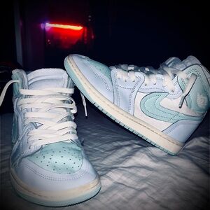 Women’s hydrogen blue Jordan 1
